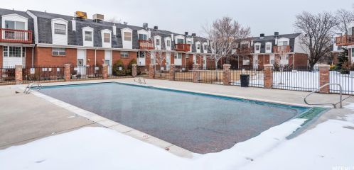 8272 Williamsburg Park Cir, Sandy UT 84070-0517 exterior