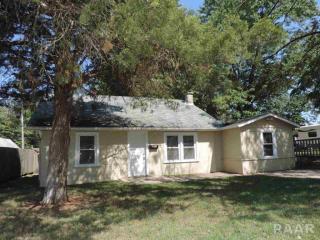 1513 Henry St, Pekin, IL 61554-5927
