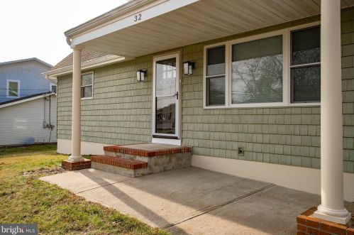 32 Rhode Island Dr, Jackson Twp, NJ 08527-1447