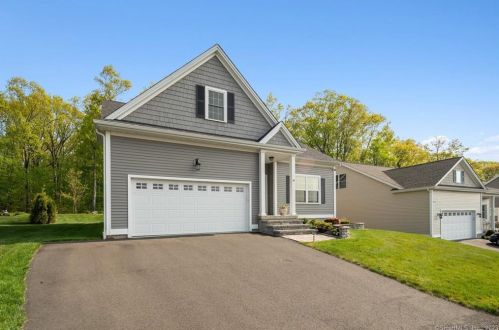 34 Heritage Ct, Waterbury, CT 06716-2682