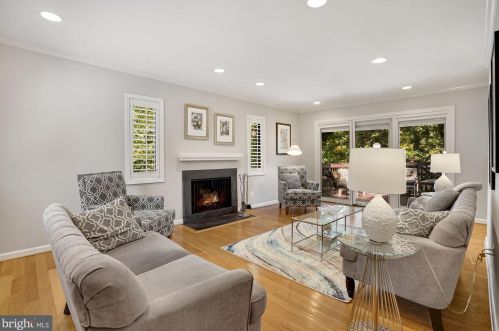 1510 Scandia Cir, Herndon, VA 20190-4963