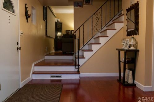 9 Dale Dr, Edison, NJ 08820-2226