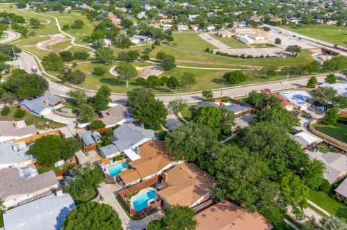 2049 Christie Ln, Carrollton TX 75007-3509 exterior