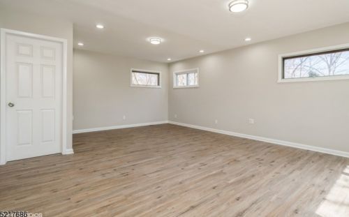 24 Plaza Dr, Fredon, NJ 07860-6601