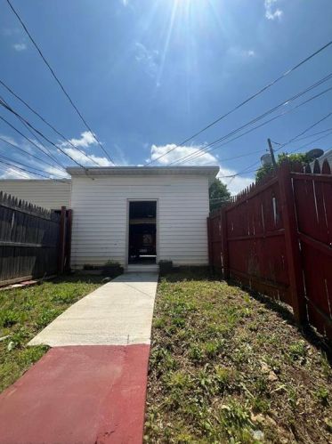524 Greenleaf St, Allentown PA  18102-1755 exterior