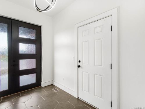 978 Kittredge Ct, Aurora, CO 80011