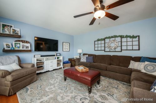 801 Sobieski St, Lemont IL  60439-4062 exterior