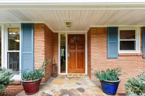 2777 Hedgewood Dr, Atlanta GA  30311-1231 exterior