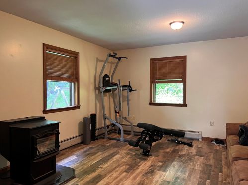 1 Monarch Ln, Unity, NH 03743-5725