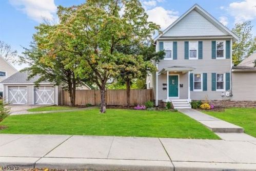 37 Central Ave, Kinnelon, NJ 07405-1142