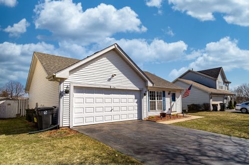 156 Sycamore Ave, Streamwood, IL 60107-3158