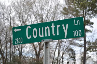 123 Country Ln, Catawba Heights, NC 28012-8722
