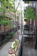 717 Barry Ave, Chicago, IL 60657-4581