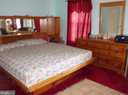 14 Wosniak Ct, Trenton NJ  08648-2630 exterior