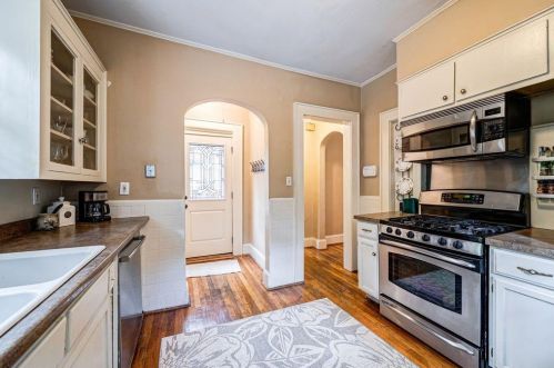 689 Cumberland Cir, Atlanta GA  30306-3256 exterior