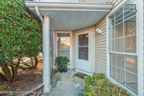 146 Primrose Ln, East Freehold, NJ 07728-4074