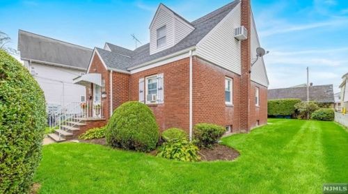 168 Market St, Outwater, NJ 07026-3725