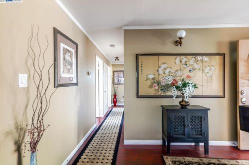 26279 Danforth Ln, Hayward, CA 94545-3065