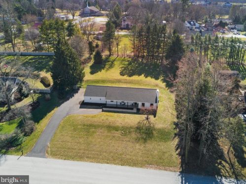 2146 Stonecrest Dr, Lancaster PA  17601-5437 exterior