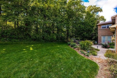 2002 Beechcroft Ct, Cincinnati, OH 45233-1714