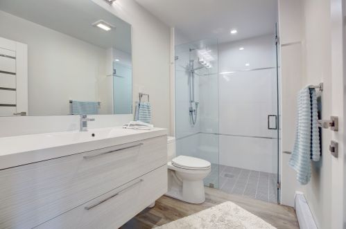 6906 Jarvis Ave, Niles IL  60714-4016 exterior