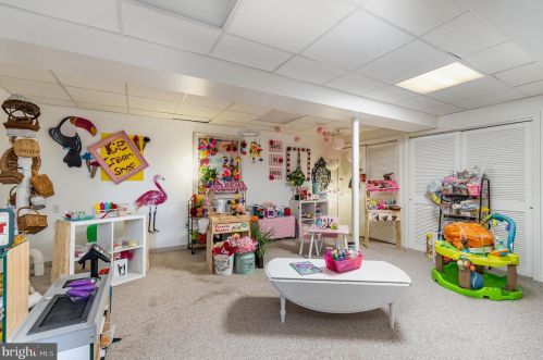 691 Royal View Dr, Lancaster PA  17601-2874 exterior