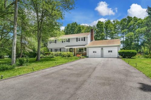 64 Applewood Dr, Huntington, CT 06484-2042