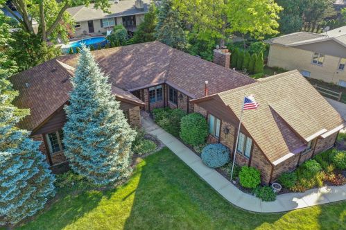 6729 Menominee Pkwy, Palos Heights, IL 60463-1717