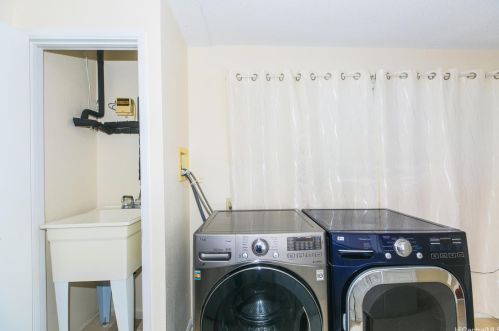 229 Anapalau St, Honolulu HI  96825-2244 exterior