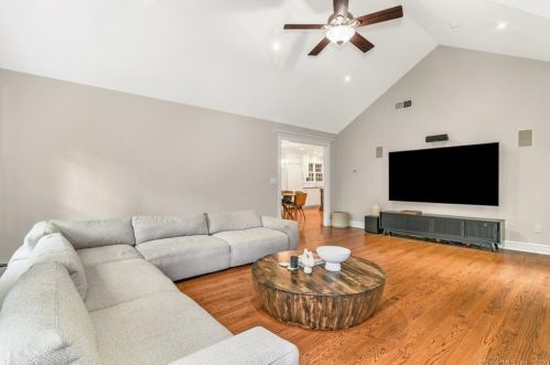 31 Hollow Tree Pl, Wilton CT  06897-2314 exterior