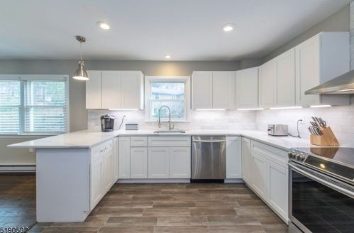 11 Woodlawn Dr, Andover, NJ 07821-4048