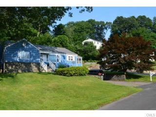 151 Bayberry Rd, Fairfield, CT 06825-2742