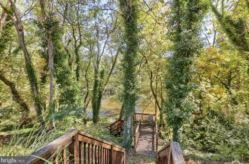 101 Shatto Dr, Carlisle PA  17013-2120 exterior