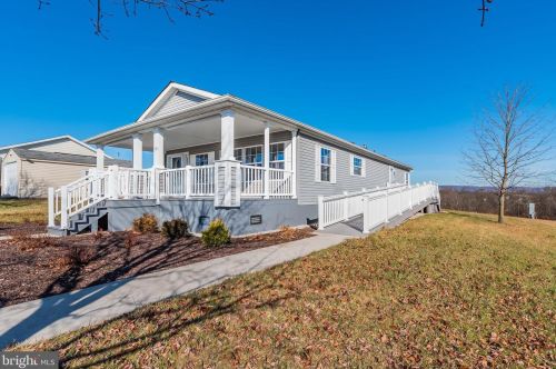 107 Oriole Dr, Carlisle, PA 17013-8770