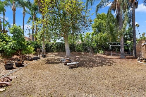 2662 Sovereign Way, Riverside CA  92506-5120 exterior