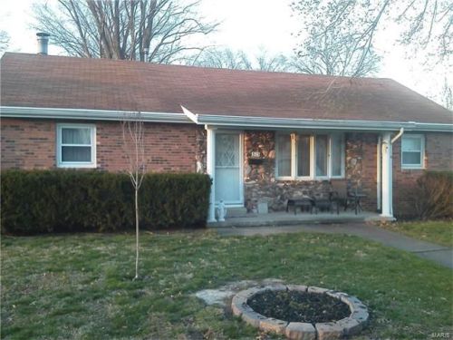 315 8th St, Breese, IL 62230-1107