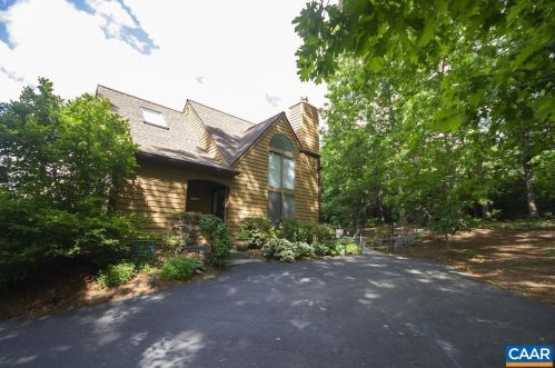 51 Creekside Cir, Charlottesville, VA 22902-7229