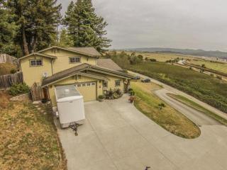 2351 Oakridge Ter, Eureka, CA 95501-8401
