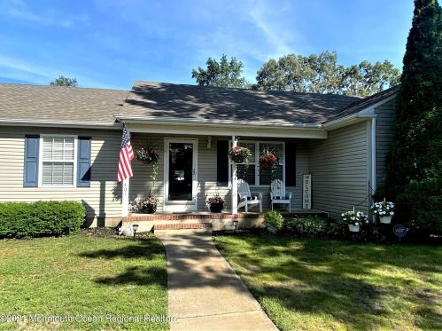 401 Fernwood Dr, Lacey, NJ 08731-4618