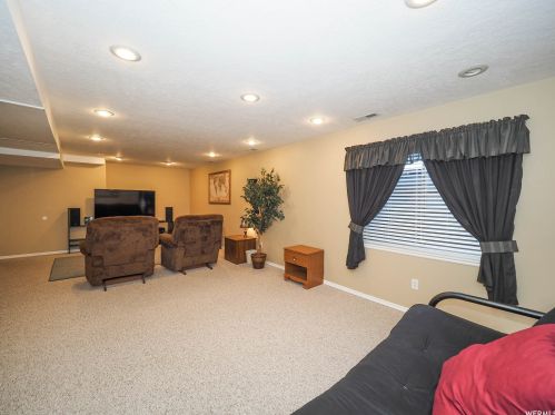 4662 8450, Taylorsville UT exterior