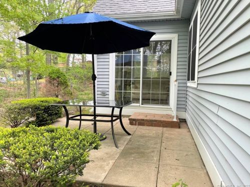 8 Honeysuckle Ln, Niantic CT  06357-1933 exterior