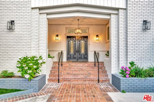 16672 Ashley Oaks, Van Nuys, CA 91436-3206