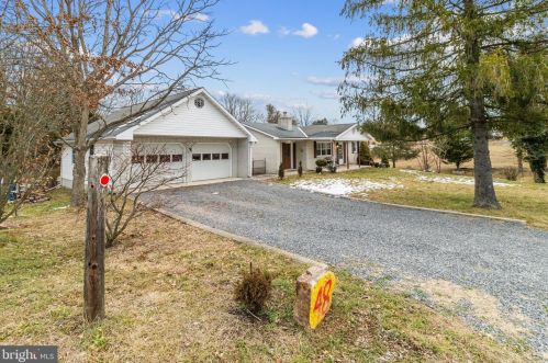 48 Calvin Unger Ln, Berkeley Springs WV 25411-5181 exterior