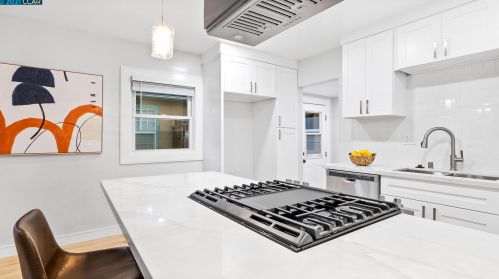 1555 Thrush Ave, San Leandro CA  94578-2045 exterior