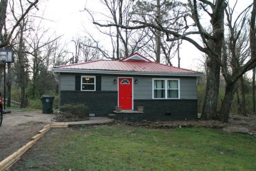 834 Carlin St, Signal Mountain, TN 37377-2402