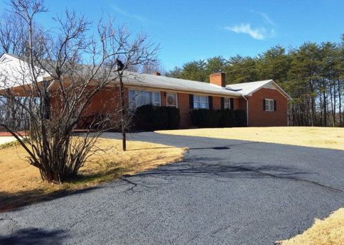 754 Longview Dr, Oaklevel, VA 24055-3712