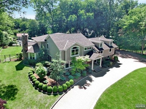 9 Everett Rd, Demarest, NJ 07627-1205