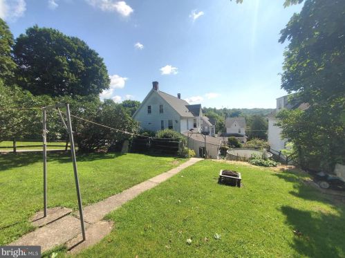 242 4th St, Bangor, PA 18013-1814