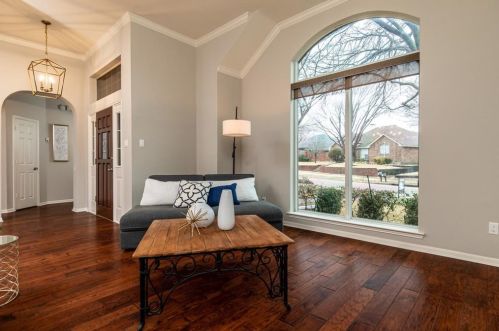 2124 Larkspur Dr, Carrollton TX 75010-4040 exterior