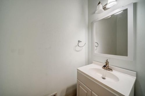 10 Frst Rdg Ct, Atlanta GA  30350-1802 exterior